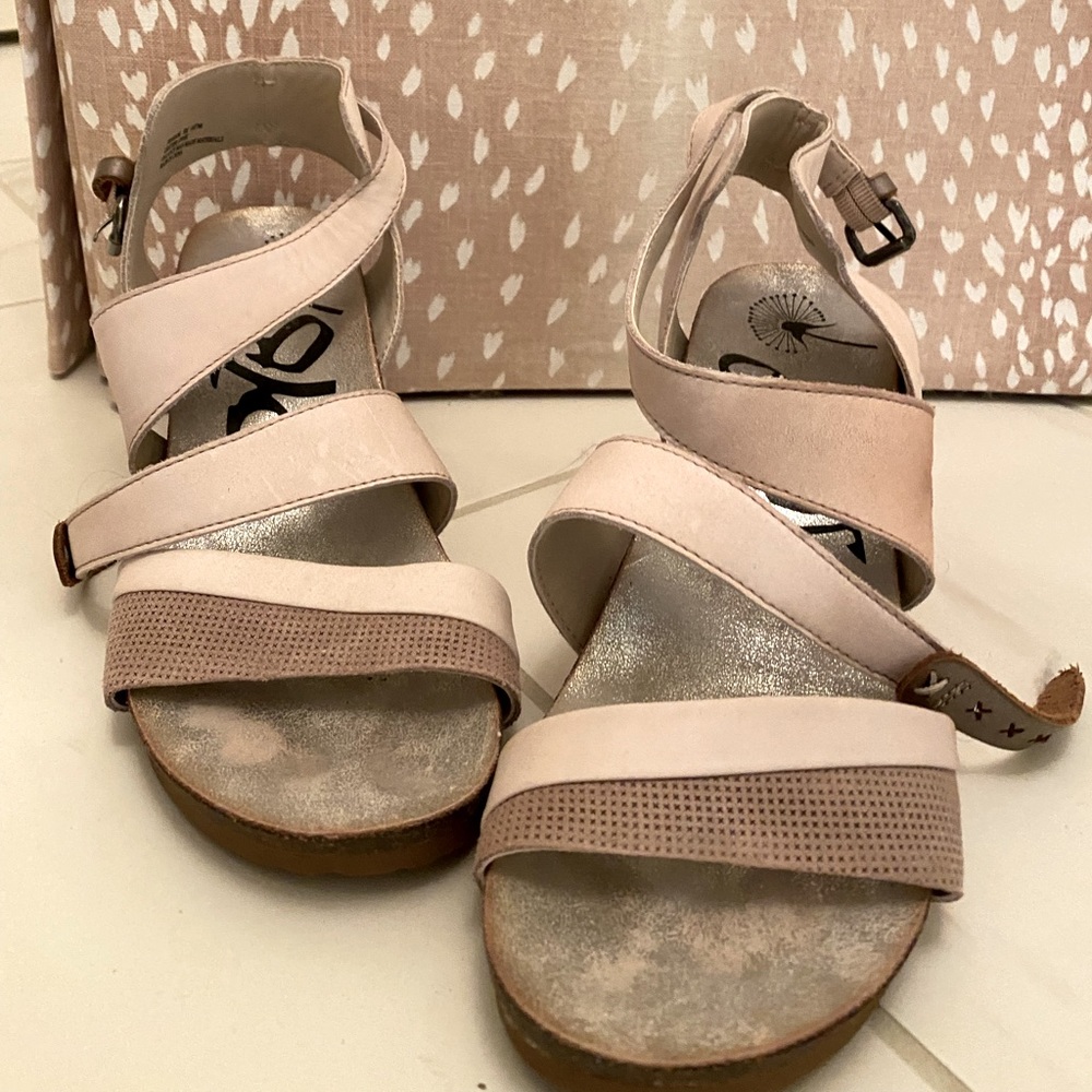 OTBT size 9 nude wedges